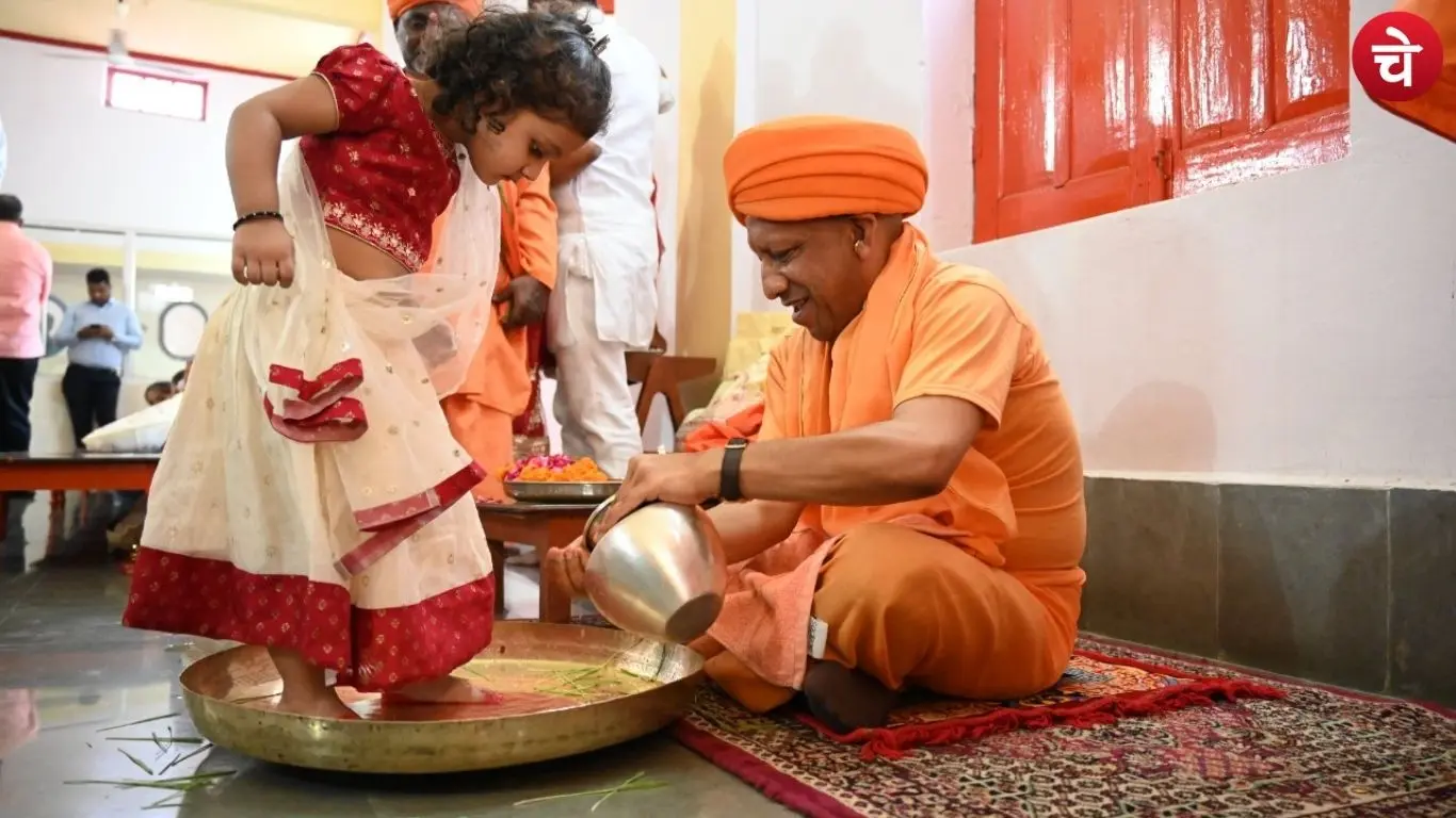 On Mahanavami, CM Yogi performed worship at Gorakhnath Temple by washing the feet of young girls